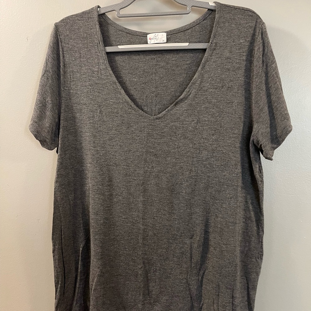Glitz Gray Relaxed V-Neck Short Sleeve Tee